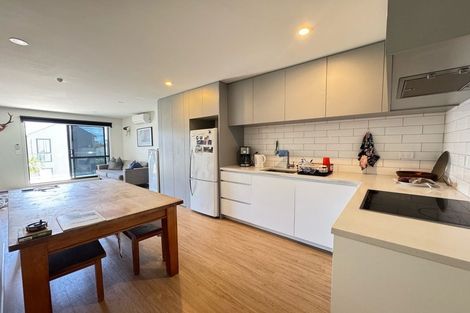 Photo of property in 18 Otaimako Place, Mangere, Auckland, 2022