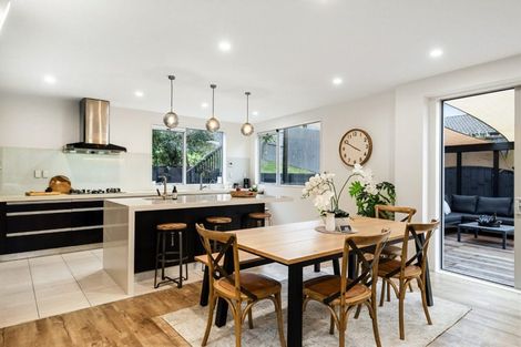 Photo of property in 14 Ilam Lane, Fairview Heights, Auckland, 0632