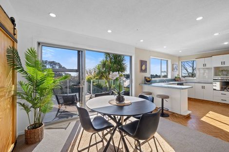 Photo of property in 9 Cabot Place, Frankleigh Park, New Plymouth, 4310