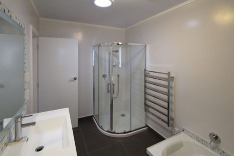 Photo of property in 24 Dowse Drive, Maungaraki, Lower Hutt, 5010