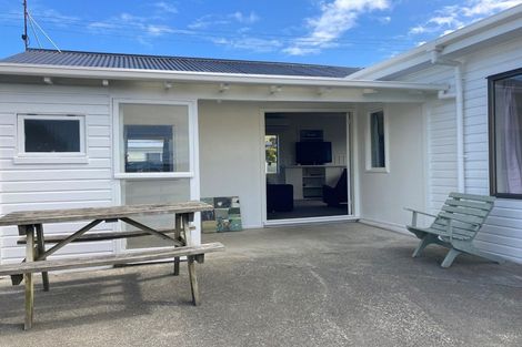 Photo of property in 6 Church Street, Winton, 9720