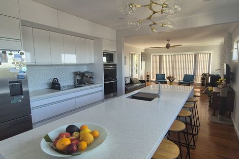 Photo of property in 17 Howe Street, Howick, Auckland, 2014