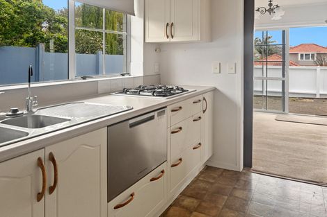 Photo of property in 1/5 Napoleon Avenue, Milford, Auckland, 0620