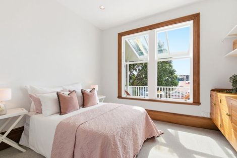 Photo of property in 16 Talavera Terrace, Kelburn, Wellington, 6012