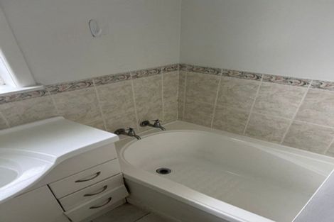 Photo of property in 11 Valdale Road, Henderson, Auckland, 0610