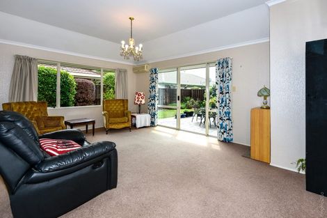 Photo of property in 21 Villa Grove, Ilam, Christchurch, 8041