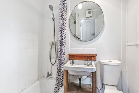 Photo of property in 1 Wyndham Road, Hannahs Bay, Rotorua, 3010