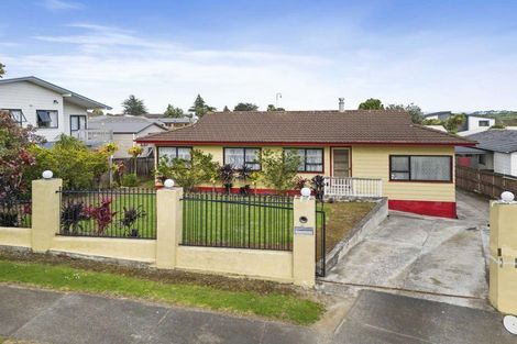 Photo of property in 10 Kopu Place, Clendon Park, Auckland, 2103