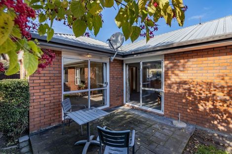 Photo of property in 2/5 Tuscany Place, Beckenham, Christchurch, 8023