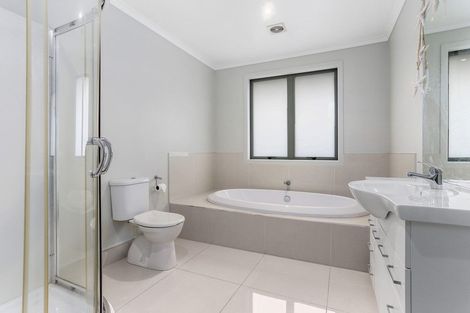 Photo of property in 6 Ward Crescent, Te Atatu Peninsula, Auckland, 0610