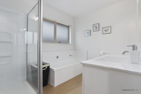 Photo of property in 48 Godley Road, Green Bay, Auckland, 0604