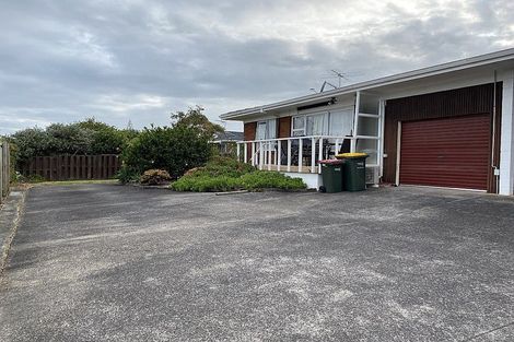 Photo of property in 2/32 Highland Park Drive, Highland Park, Auckland, 2010