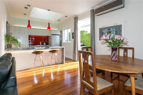 Photo of property in 33 Fitzroy Road, Bluff Hill, Napier, 4110