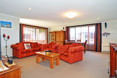 Photo of property in 8 Kohu Place, Halfway Bush, Dunedin, 9010