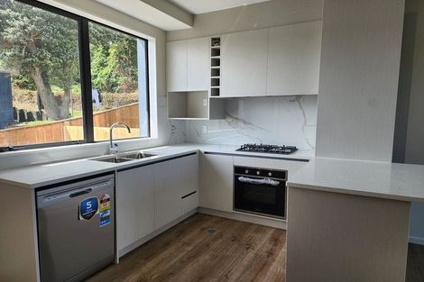 Photo of property in 22e Totaravale Drive, Totara Vale, Auckland, 0629