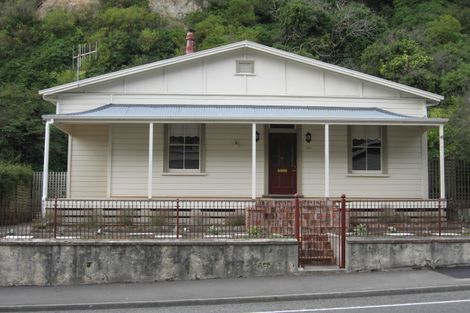 Photo of property in 169 Shakespeare Road, Bluff Hill, Napier, 4110