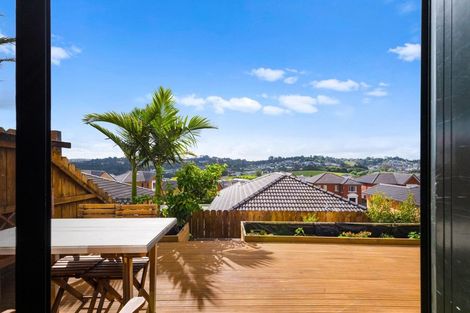 Photo of property in 17/22 Northcross Drive, Oteha, Auckland, 0632