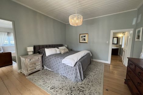 Photo of property in 11 Ocean View Road, Milford, Auckland, 0620