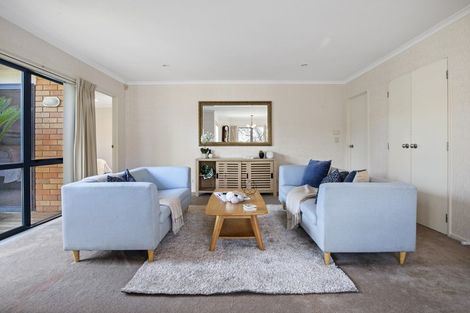 Photo of property in 16 Ranch Place, Pukekohe, 2120