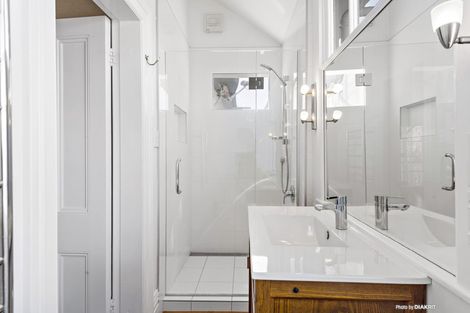 Photo of property in 47 Rawhiti Terrace, Kelburn, Wellington, 6012