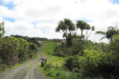 Photo of property in 17 Unity Road, Waitakere, Henderson, 0781