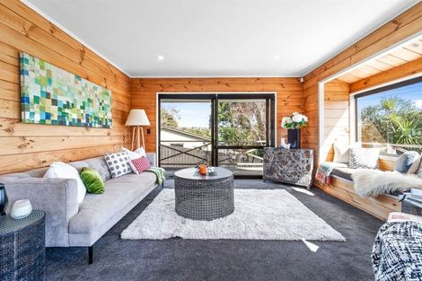 Photo of property in 1/80 Browns Bay Road, Rothesay Bay, Auckland, 0630