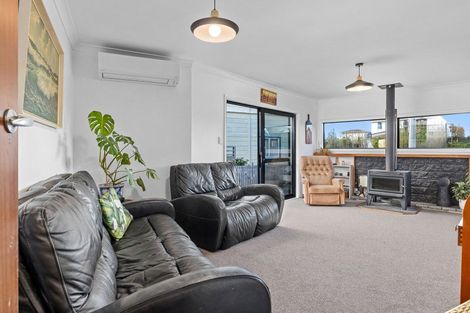 Photo of property in 60 Pinedale Crescent, Riversdale Beach, Masterton, 5872