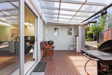 Photo of property in 3a Leiden Place, Totara Vale, Auckland, 0629