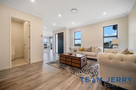 Photo of property in 4 Gertrude Cole Road, Clarks Beach, 2122