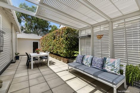 Photo of property in 17 Aorangi Terrace, Thorndon, Wellington, 6011