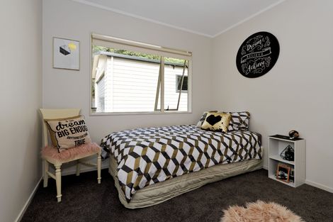 Photo of property in 53a Onedin Place, Titirangi, Auckland, 0604