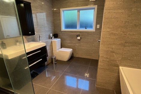 Photo of property in 49b The Esplanade, Eastern Beach, Auckland, 2012