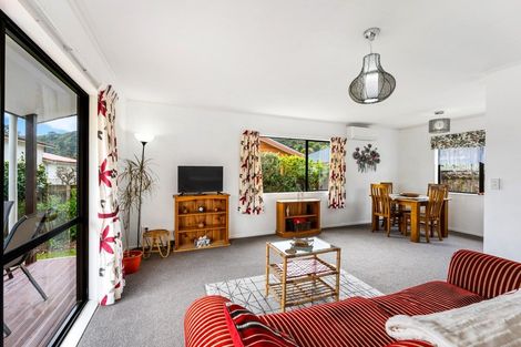 Photo of property in 5a Glenbrook Grove, Naenae, Lower Hutt, 5011