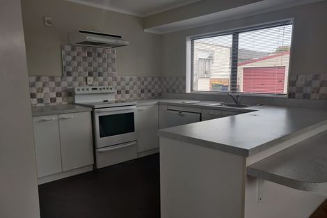 Photo of property in 2/65 Golf Road, New Lynn, Auckland, 0600