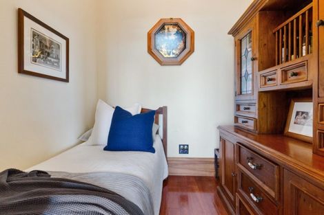 Photo of property in 186 Oriental Parade, Oriental Bay, Wellington, 6011