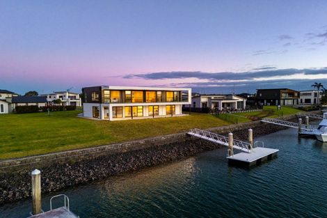 Photo of property in 21 Fred Carr Place, One Tree Point, 0118
