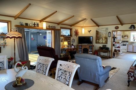 Photo of property in 16 Graham Street, Eltham, 4322