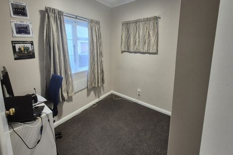 Photo of property in 11 Miles Crescent, Newlands, Wellington, 6037