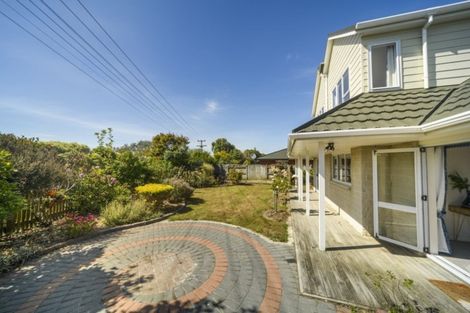 Photo of property in 15 Rosebank Avenue, Kelvin Grove, Palmerston North, 4414