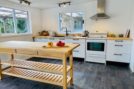 Photo of property in 581 South Titirangi Road, Titirangi, Auckland, 0604