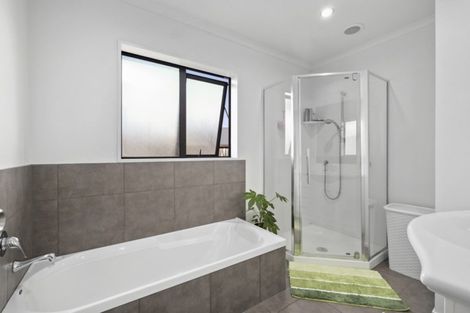 Photo of property in 28 Lochnagar Drive, Lake Hayes, Queenstown, 9304