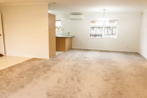 Photo of property in 43 Carisbrook Crescent, Papakura, 2110