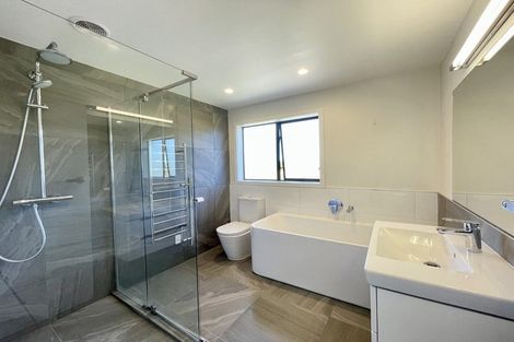 Photo of property in 2/5 Howard Road, Northcote, Auckland, 0627