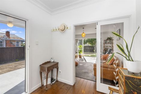 Photo of property in 1/2 Yeovil Road, Te Atatu Peninsula, Auckland, 0610