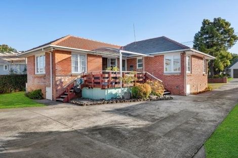 Photo of property in 20 Ward Crescent, Te Atatu Peninsula, Auckland, 0610