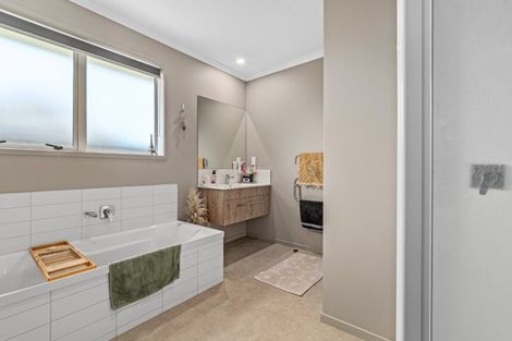 Photo of property in 84 Sentinel Avenue, Omokoroa, 3114