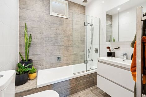 Photo of property in 9 Stone Street, Kenmure, Dunedin, 9011