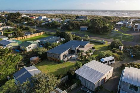 Photo of property in 28 Kent Avenue, Waitarere Beach, Levin, 5510