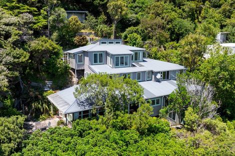Photo of property in 17 Mahina Road, Mahina Bay, Lower Hutt, 5013