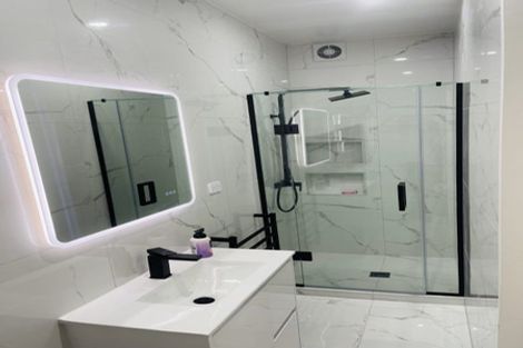 Photo of property in 7d Babich Road, Henderson Valley, Auckland, 0614